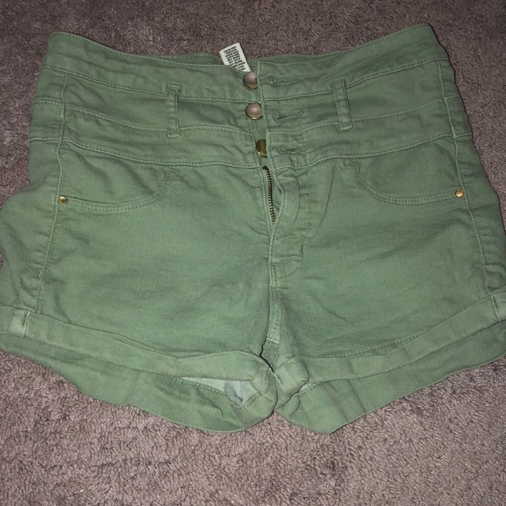 Army green high waisted shorts